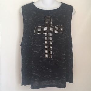 SOLD Cross tee